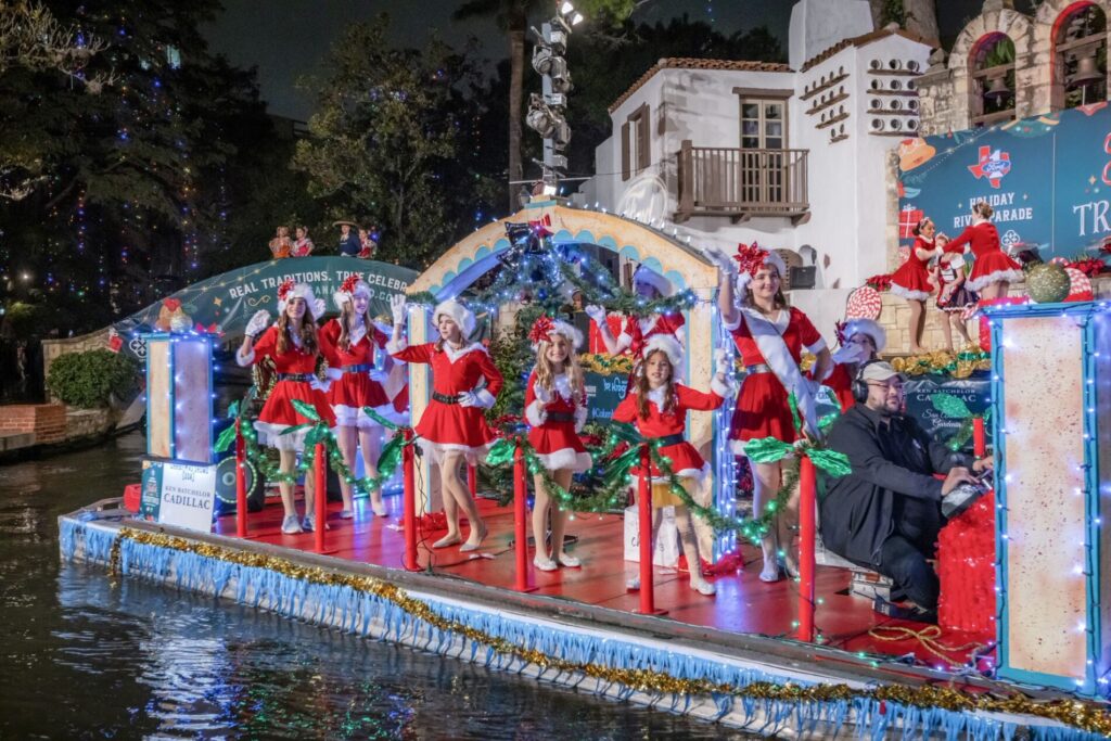 Things to do in San Antonio Thanksgiving Week 2023 | Ford Holiday River Parade and River Lighting Ceremony 2023