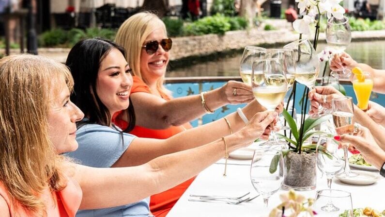 Free and cheap events in San Antonio September 5 - 7 - Paesanos Dining Cruises