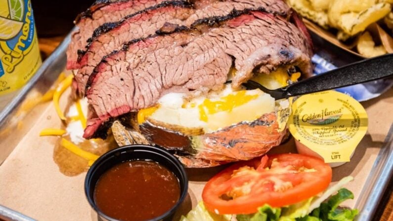San Antonio BBQ: 10 Best Spots for Brisket & Ribs 13 San Antonio BBQ - B&B Smokehouse