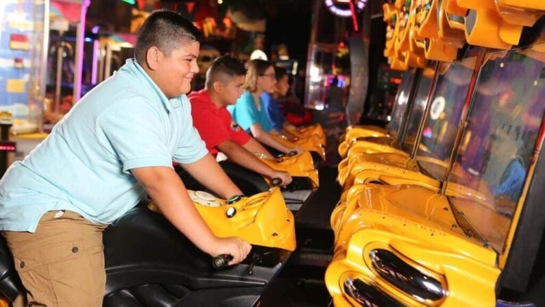 San Antonio restaurants with playgrounds - San Antonio's Incredible Pizza Company