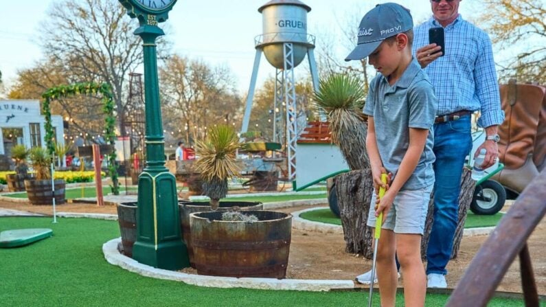 Things to do in New Braunfels - Gruene Mini Golf