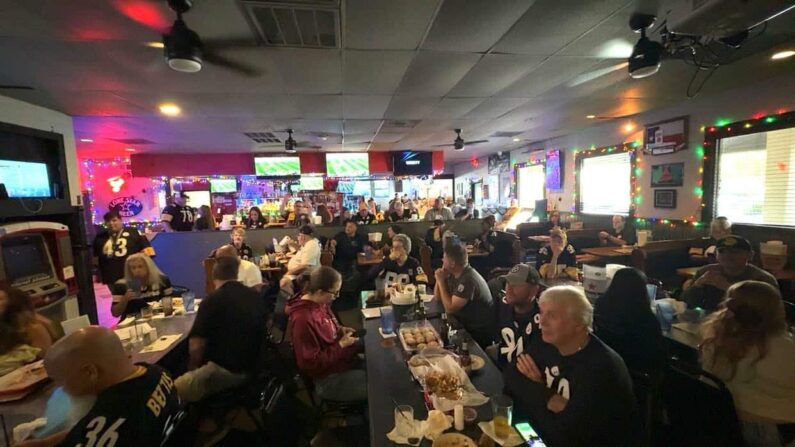 10 Best Wings in San Antonio: Top-Rated Spots for 2026 11 Wings San Antonio - Charlie Brownโs Neighborhood Bar & Grill