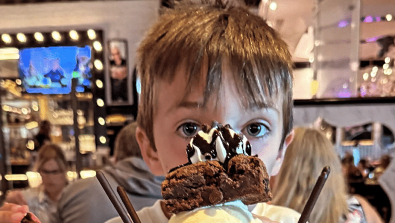10 Best San Antonio Dessert Spots: Unique & Sweet Treats 12 San Antonio Dessert - Sugar Factory San Antonio