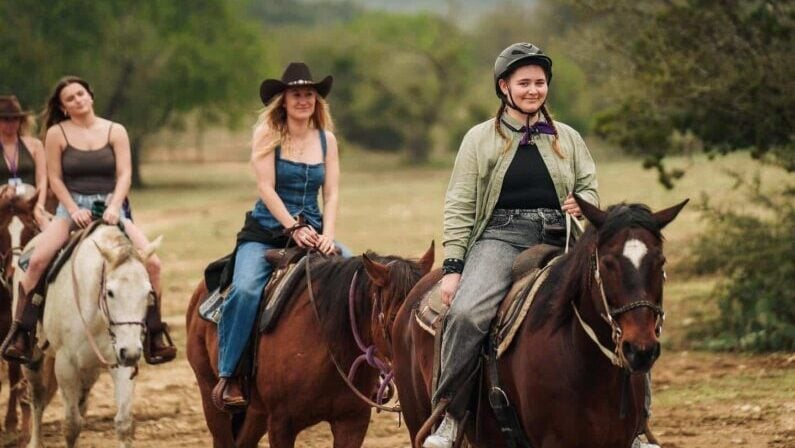 15 Best Spots for Horseback Riding in San Antonio 11 Horseback riding in San Antonio - Rancho Cortez