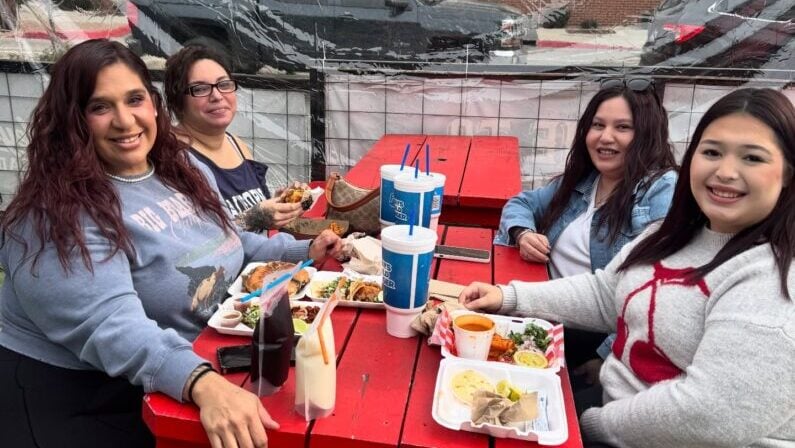 Best Food Trucks San Antonio Has That You Must Try 11 best food trucks San Antonio - Los Weyes de la Asada