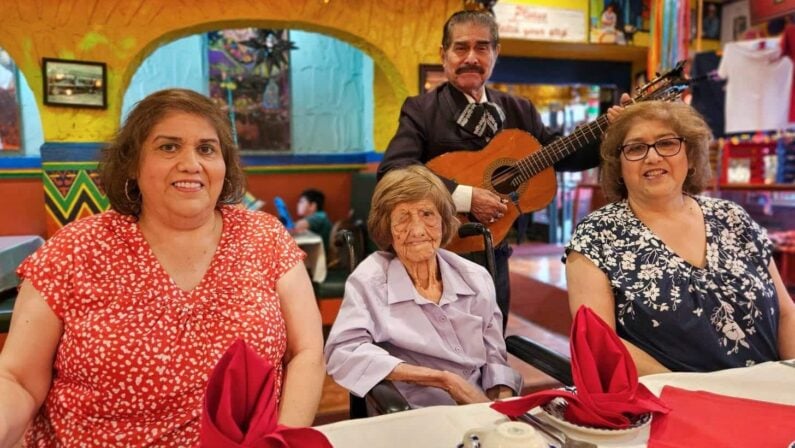 Historic Restaurants San Antonio & River Walk Spots 10 Historic Restaurants San Antonio - Mi Tierra Cafe y Panaderia