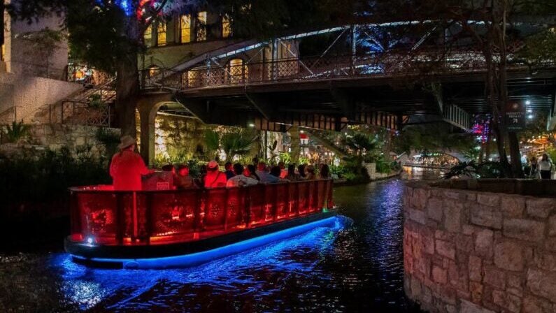 Halloween Night in San Antonio 2026: River Walk & Parties 11 Halloween night 2026 in San Antonio - Ghost Tours
