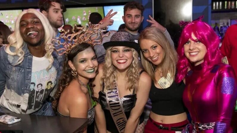 Halloween Night in San Antonio 2026: River Walk & Parties 12 Halloween night 2026 in San Antonio - Southtown Halloween Bar Crawl (Downtown Crawlers)